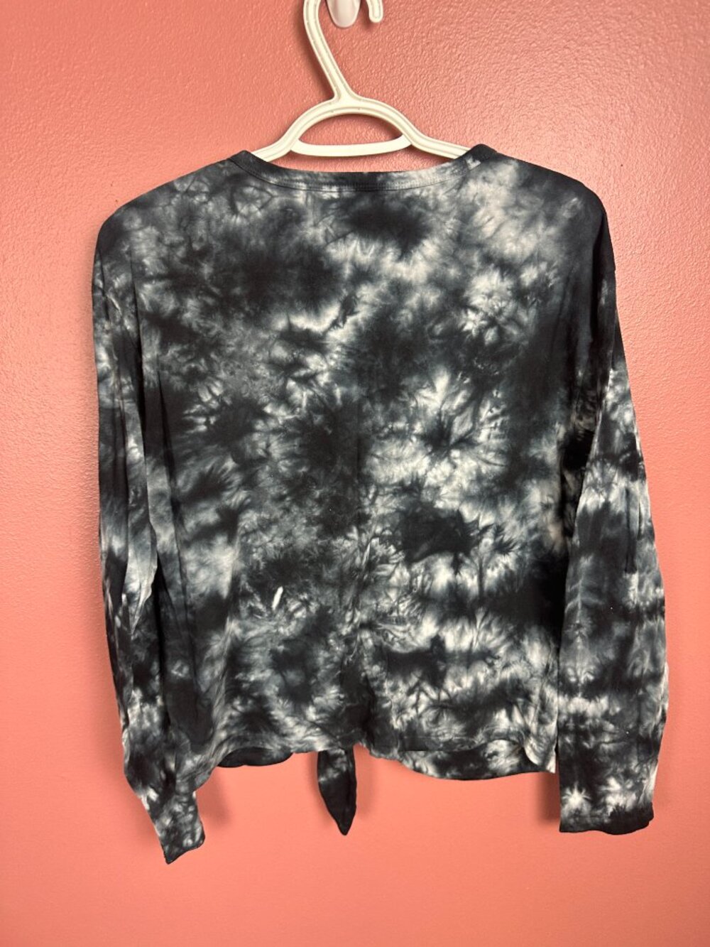 Beetlejuice Icons Long Sleeve Tie-Dye T-Shirt With Tie Size Medium - Picture 6 of 6